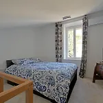 Holiday home La Cigale - Vieux Village - Charmante Maisonnette Climatisee Avec Jardin Villeneuve-les-Avignon