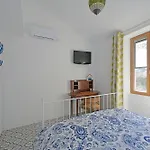 La Cigale - Vieux Village - Charmante Maisonnette Climatisee Avec Jardin بيت للعطل