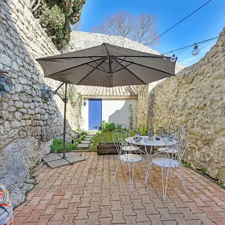 Holiday home La Cigale - Vieux Village - Charmante Maisonnette Climatisee Avec Jardin Villeneuve-les-Avignon