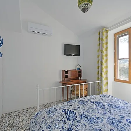 La Cigale - Vieux Village - Charmante Maisonnette Climatisee Avec Jardin Holiday home