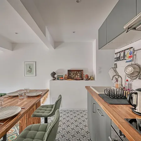 La Cigale - Vieux Village - Charmante Maisonnette Climatisee Avec Jardin 펜션 *
