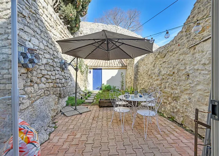بيت للعطل La Cigale - Vieux Village - Charmante Maisonnette Climatisee Avec Jardin فينوف ليز أفيجْنْ