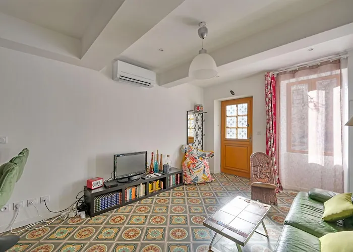 La Cigale - Vieux Village - Charmante Maisonnette Climatisee Avec Jardin بيت للعطل