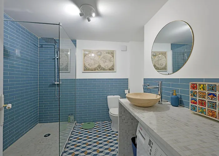 La Cigale - Vieux Village - Charmante Maisonnette Climatisee Avec Jardin بيت للعطل *