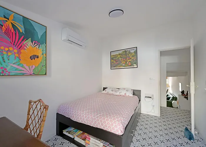 La Cigale - Vieux Village - Charmante Maisonnette Climatisee Avec Jardin بيت للعطل *