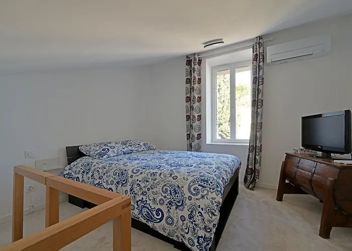 بيت للعطل La Cigale - Vieux Village - Charmante Maisonnette Climatisee Avec Jardin فينوف ليز أفيجْنْ