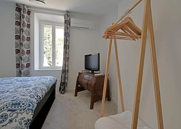 بيت للعطل La Cigale - Vieux Village - Charmante Maisonnette Climatisee Avec Jardin فينوف ليز أفيجْنْ