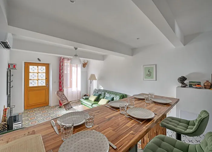 La Cigale - Vieux Village - Charmante Maisonnette Climatisee Avec Jardin بيت للعطل *