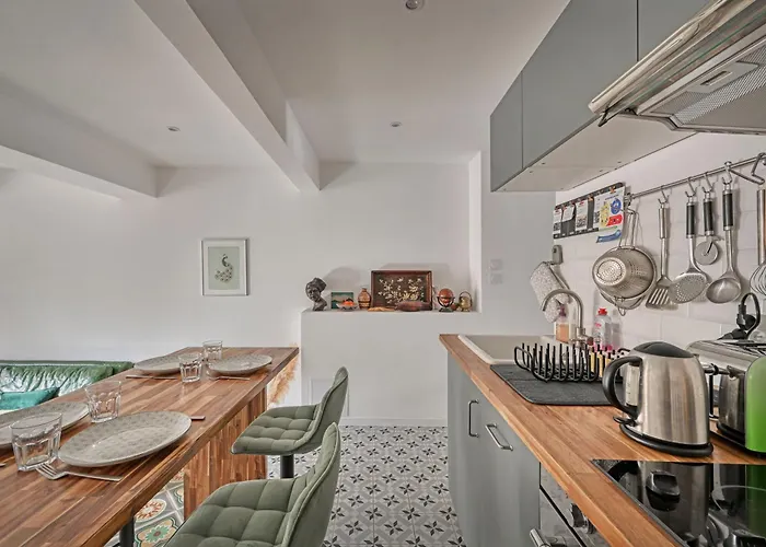 La Cigale - Vieux Village - Charmante Maisonnette Climatisee Avec Jardin بيت للعطل *