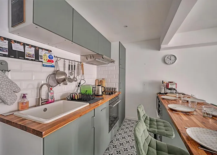 La Cigale - Vieux Village - Charmante Maisonnette Climatisee Avec Jardin بيت للعطل *